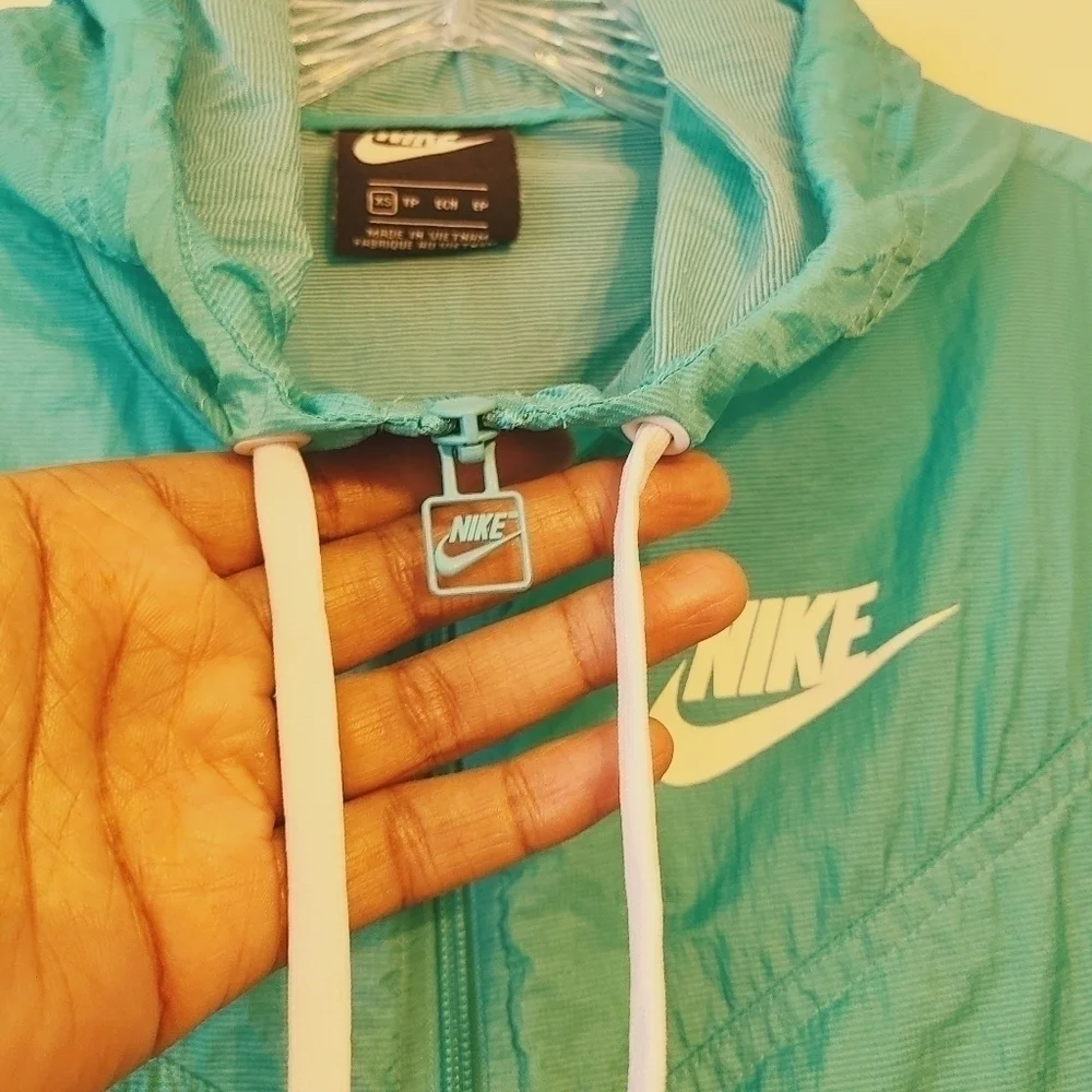 Nike | Women's Blue Green Full Zipper Cropped Rain Hoodie Jacket (Size XS)